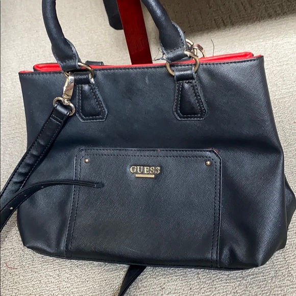 Authentic GUESS crossbody purse / satchel - Picture 1 of 6